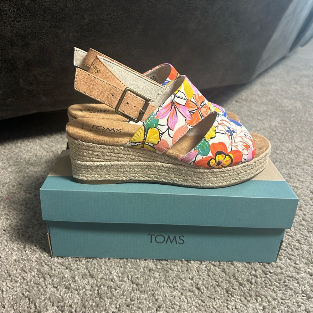 Toms Women's Vibrant Floral Espadrilles - Picture 5 of 12